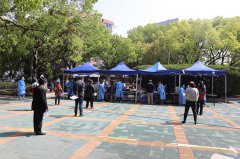 社区卫生服务中心共开设三个接种门诊