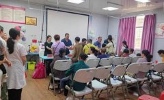 县卫健局联合该院在医院大门口开展了义诊活动