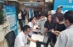 省中医院医护人员开展个性化穴位贴敷服务