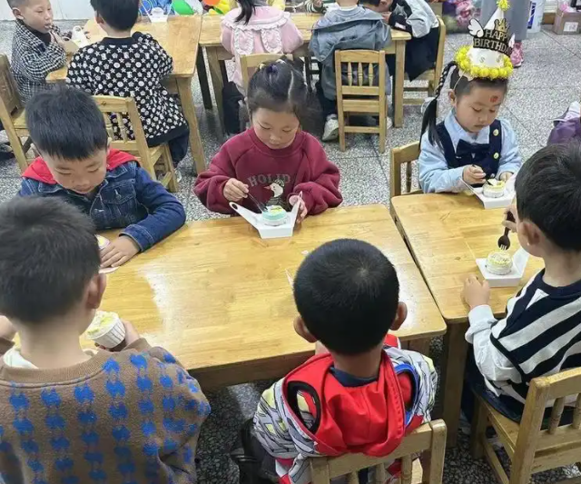 教师先行课程浸润家园校协同构建起三位一体的幼小联接机制