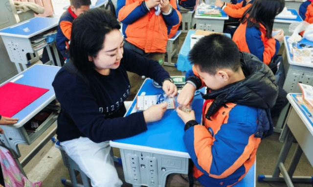 爱是一剂良药就让我们把爱的火炬传递给学生为爱插上翅膀